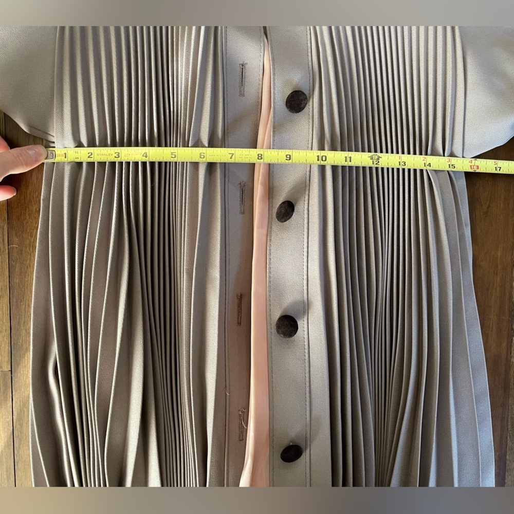 Vintage Victorian Style Trapeze knife pleated coat with brown velvet accents - Picture 12 of 13